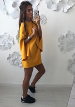 Load image into Gallery viewer, 2018 Herfst Sexy Flare Mouwen Gedrapeerde Losse Jurk Vrouwen Solid Split O-hals Casual Lange Mouwen Streetwear Mini Jurken