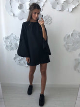 Load image into Gallery viewer, 2018 Herfst Sexy Flare Mouwen Gedrapeerde Losse Jurk Vrouwen Solid Split O-hals Casual Lange Mouwen Streetwear Mini Jurken
