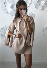 Load image into Gallery viewer, 2018 Herfst Sexy Flare Mouwen Gedrapeerde Losse Jurk Vrouwen Solid Split O-hals Casual Lange Mouwen Streetwear Mini Jurken