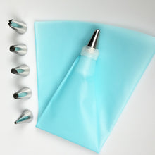 Load image into Gallery viewer, 8 Stks/set Siliconen Keuken Accessoires Icing Piping Cream Spuitzak + 6 Rvs Nozzle Set DIY Cake Decorating Tips Set