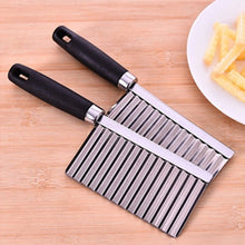 Load image into Gallery viewer, Aardappel Franse Fry Cutter Rvs Keuken Accessoires Gekarteld Mes Gemakkelijk Snijden Banaan Vruchten Aardappel Golf Mes Chopper