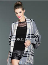 Load image into Gallery viewer, Plus size Gratis verzending 2018 herfst en winter mode nieuwe vrouwen geruite streep dubbelzijdige wol omzoomde sjaal lange vest