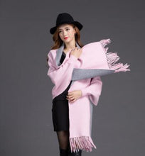 Load image into Gallery viewer, Plus size Gratis verzending 2018 herfst en winter mode nieuwe vrouwen geruite streep dubbelzijdige wol omzoomde sjaal lange vest